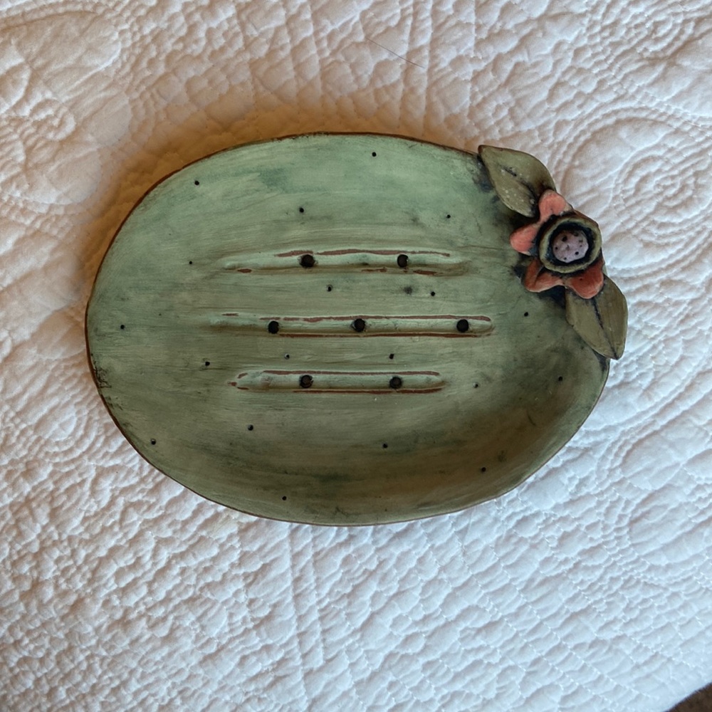 Pottery handmade soap dish. Whimsical and cute. Sift teal green. EUC.